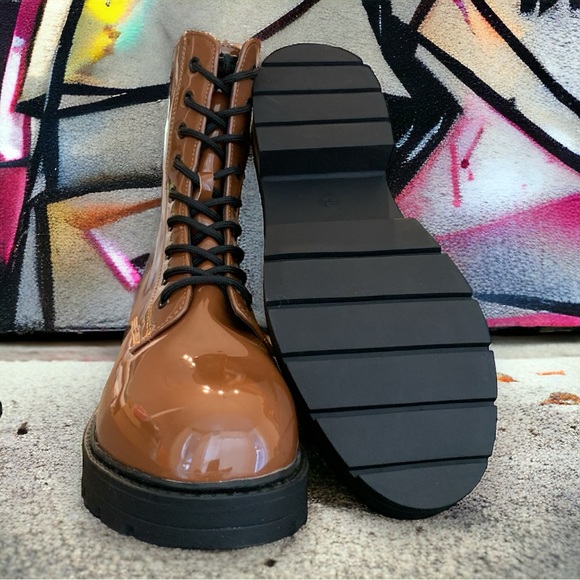 NEW Top Moda Brown All About It Patent Combat Boots Sz 8.5 - Picture 3 of 4